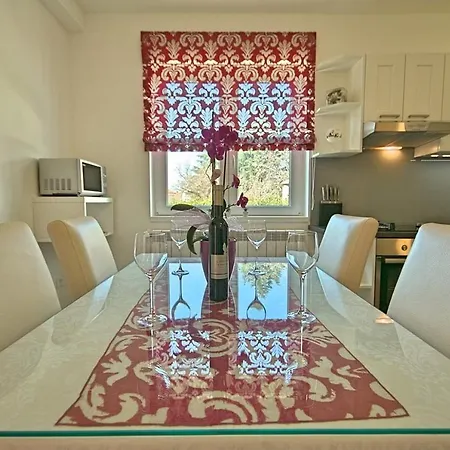 Tatty Apartment Porec