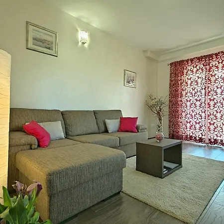 Tatty Apartment *